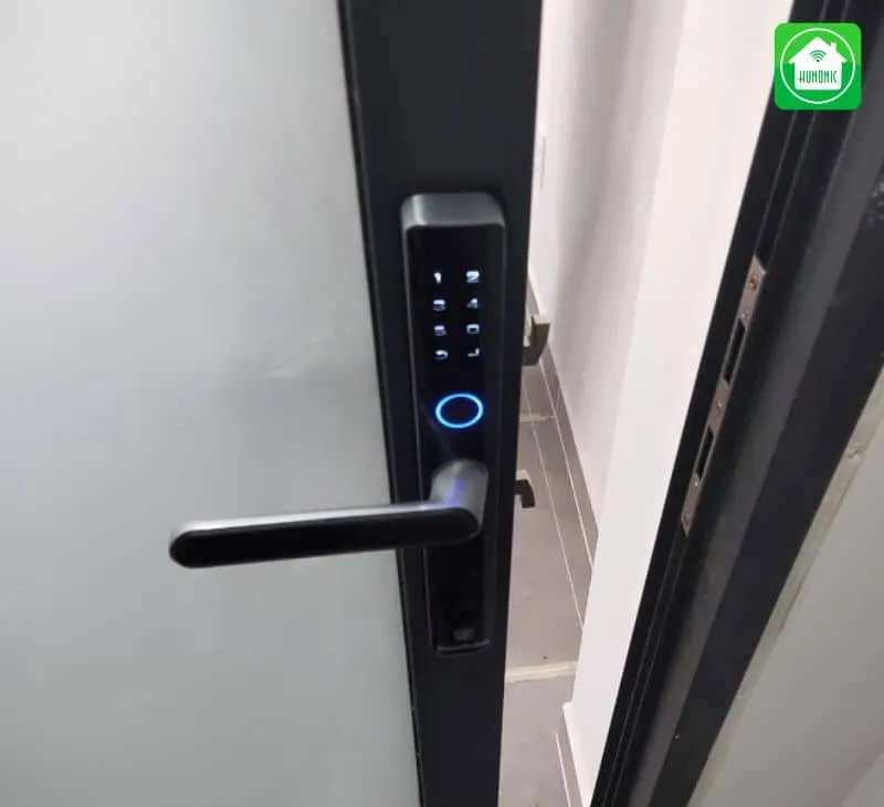 Khóa vân tay cửa nhôm sở hữu nhiều ưu điểm vượt trội cả về chức năng đến tính thẩm mỹ