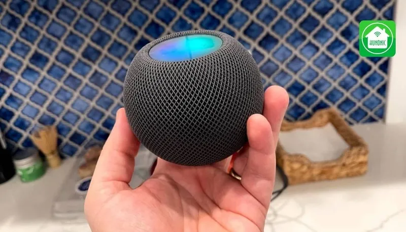 HomePod Mini sở hữu kích thước nhỏ nhắn như một quả cầu 360 độ