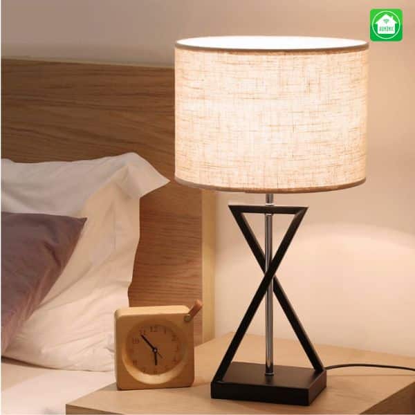 Đèn để bàn phòng ngủ chân gỗ