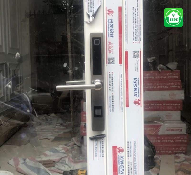 Khóa cửa vân tay Hilux Hi - 8600W với chi phí tầm trung nhưng vẫn trang bị đầy đủ tính năng mở khóa