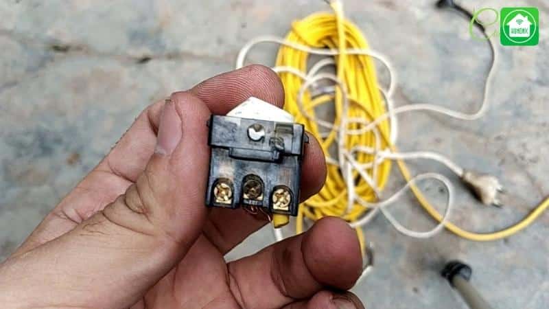Quy trình lắp đặt và đấu nối công tắc 3 cực tương đối đơn giản, không quá phức tạp